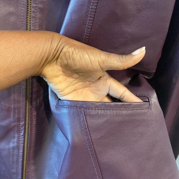 Maggie Barnes Women’s Leather Jacketet - Picture 8 of 10